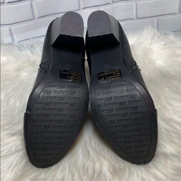 Breckelles Gail Black Leather Zip Booties … - Picture 6 of 6